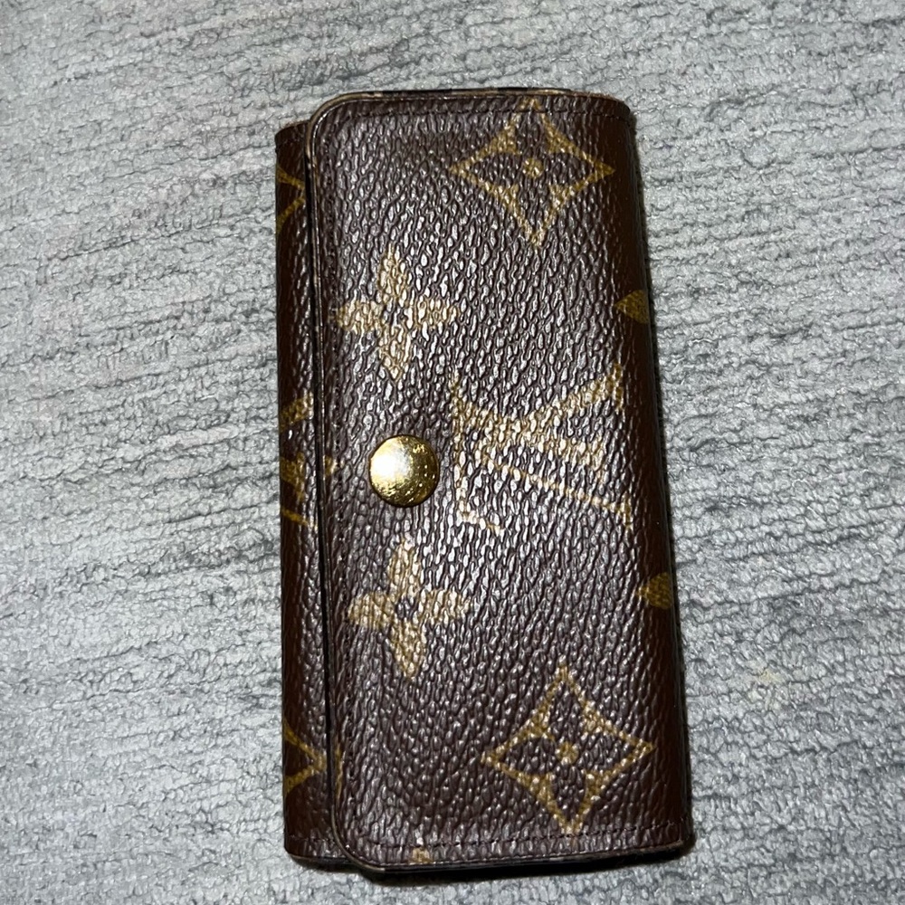 AUTHENTIC LOUIS VUITTON KEY HOLDER 4 ring key holder